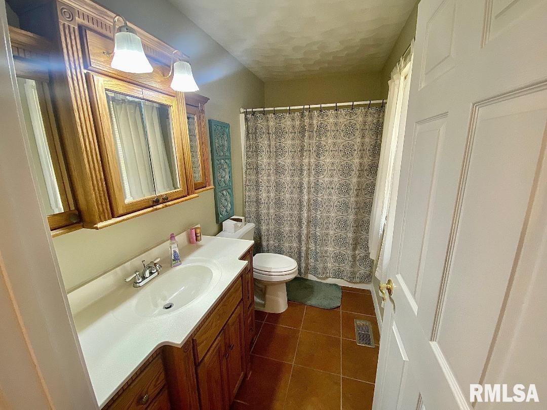 1804 Moonglow Road Centralia, IL 62801 - Photo 12 of 21