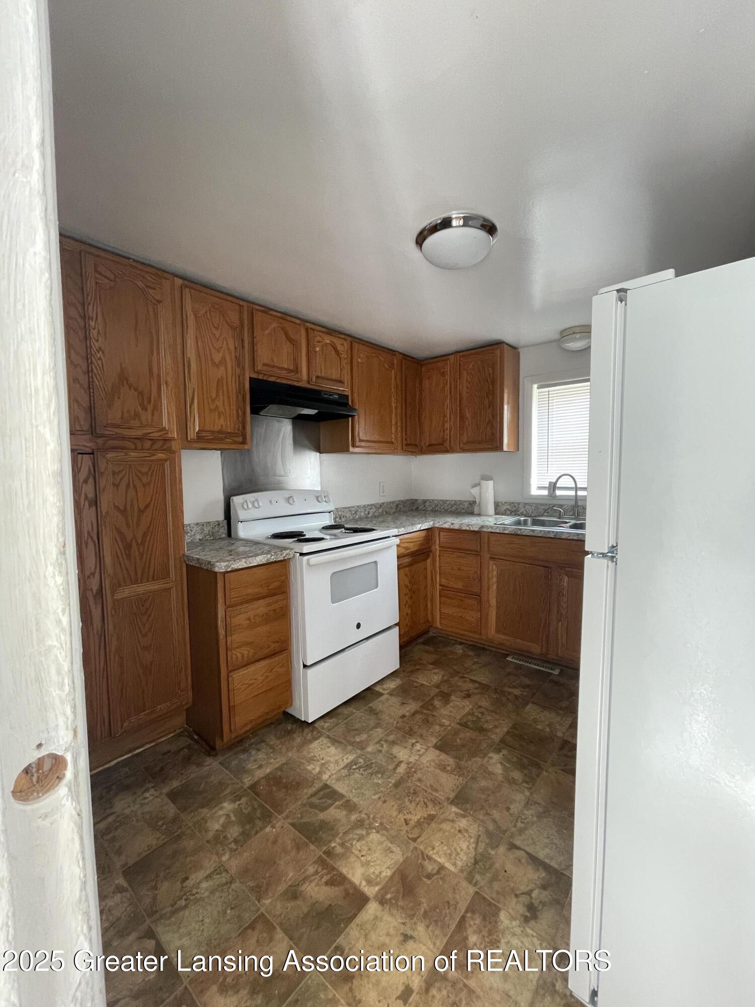 5100 Wexford Road Lansing, MI 48911 - Photo 2 of 21 20250919_161416623_iOS