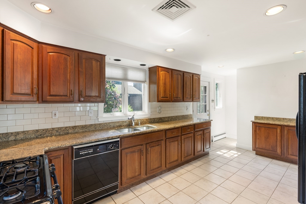 66 Overlook Road Marblehead, MA 01945 - Photo 12 of 34