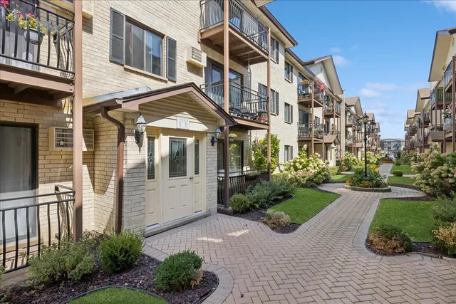 $225,000 | 5143 North East River Road, Unit 152B, Chicago, IL 60656