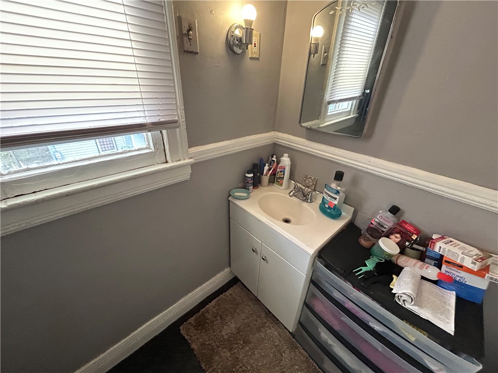 533 Frost Avenue Rochester, NY 14611 - Photo 11 of 16