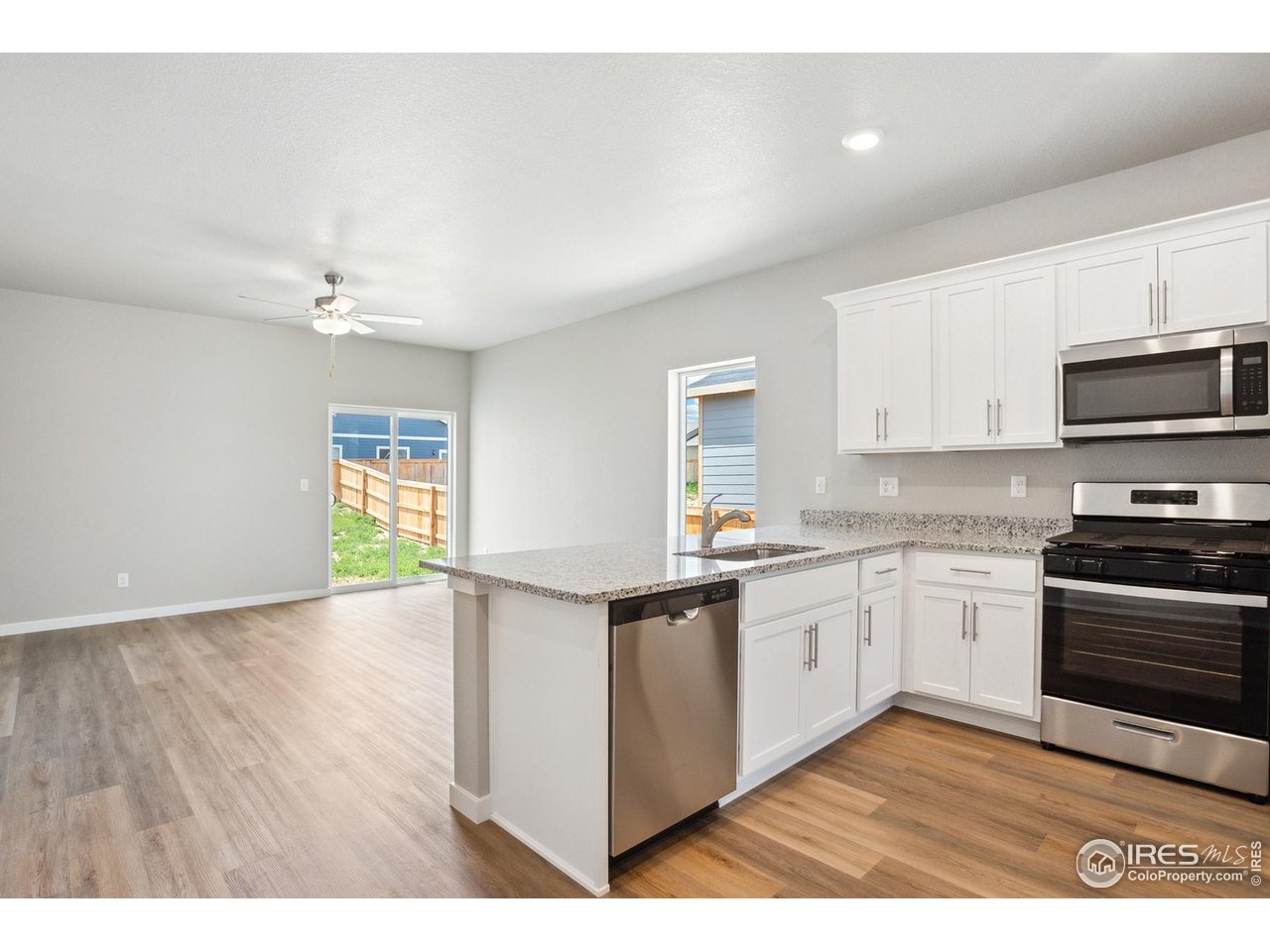 963 Cascade Falls Street Severance, CO 80550 - Photo 4 of 32