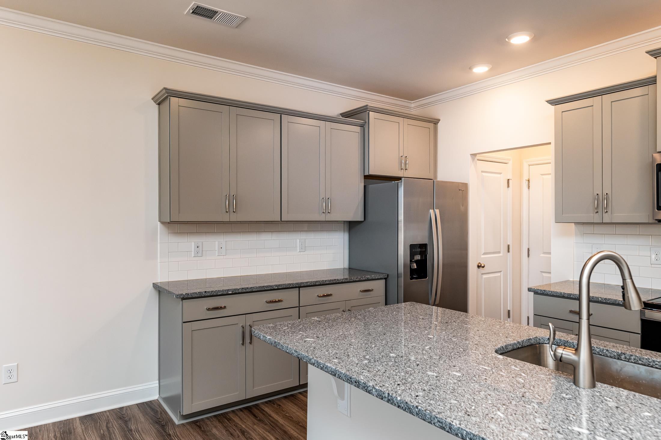 437 Yellow Fox Road Greer, SC 29650 - Photo 2 of 29