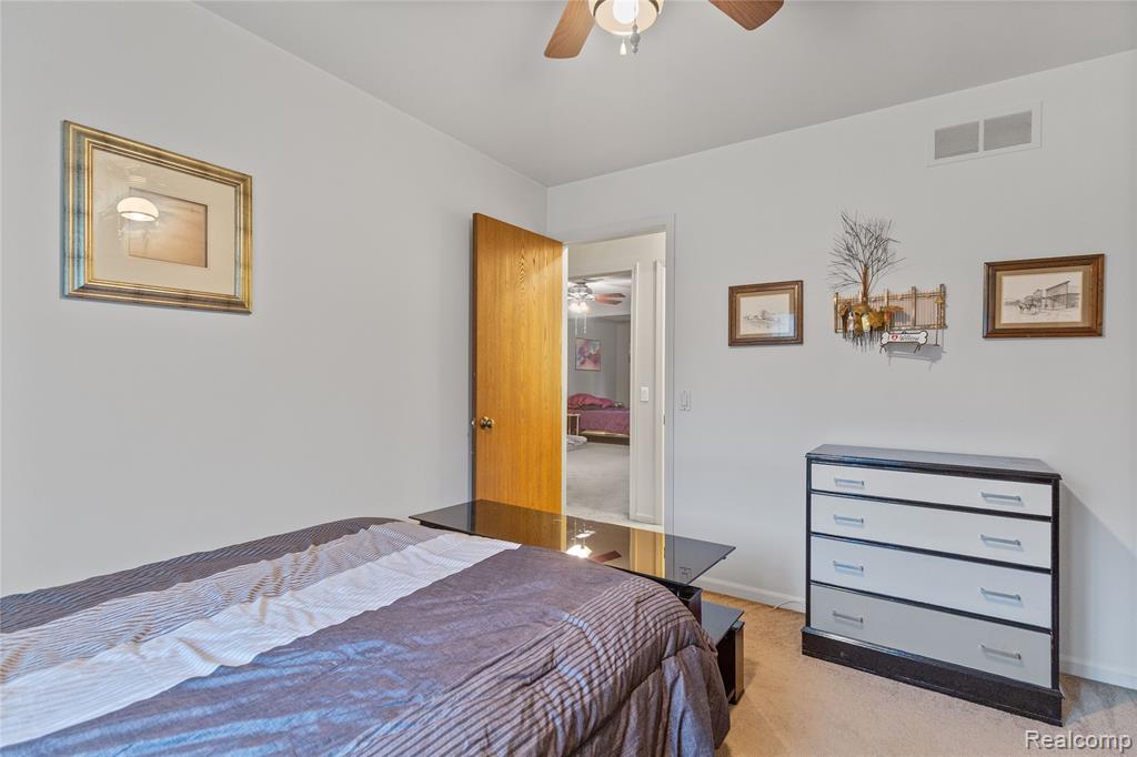 2413 Highfield Road Waterford, MI 48329 - Photo 11 of 26 Gallery Image 11