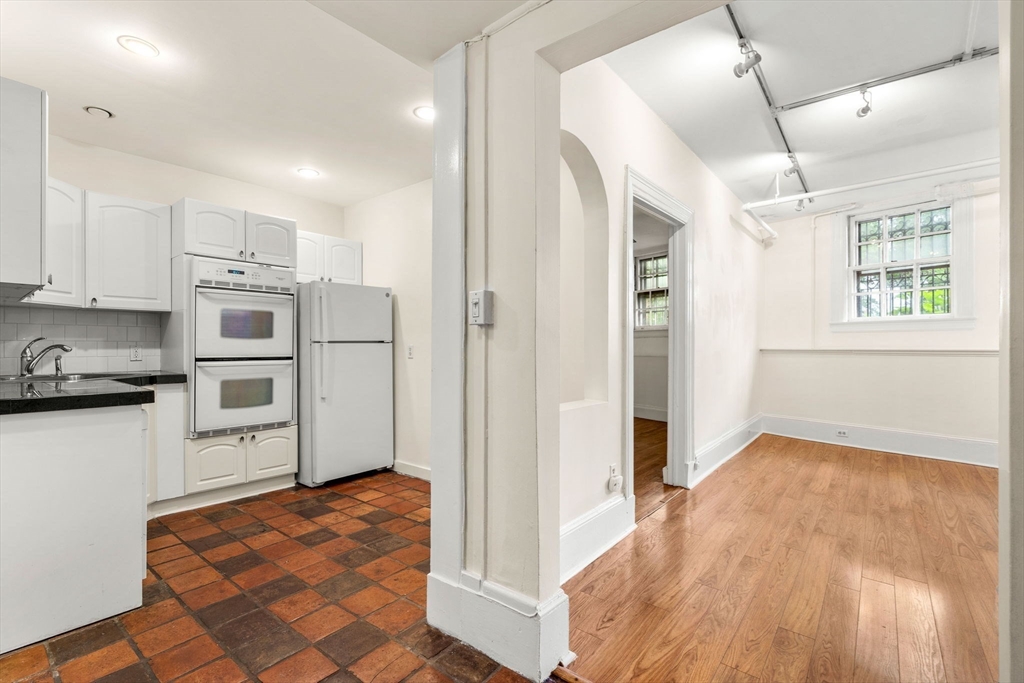 112 Pinckney Street, Unit 4 Boston, MA 02114 - Photo 10 of 27
