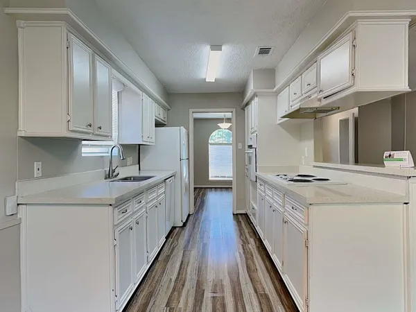 $1,665 | 8322 Autumn Willow Drive, Tomball, TX 77375