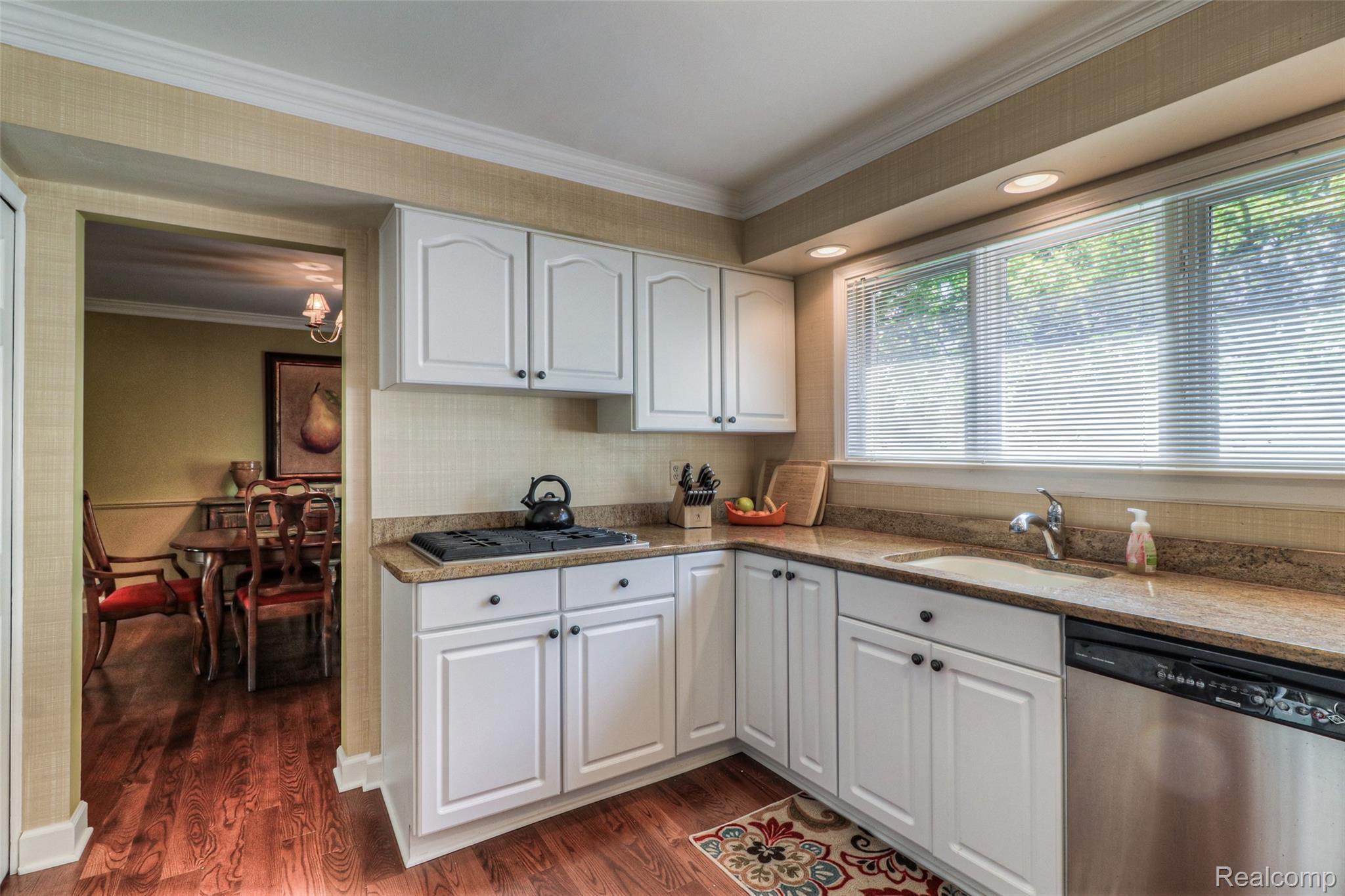 1107 Valley Stream Drive Rochester, MI 48309 - Photo 20 of 50 -21.jpg