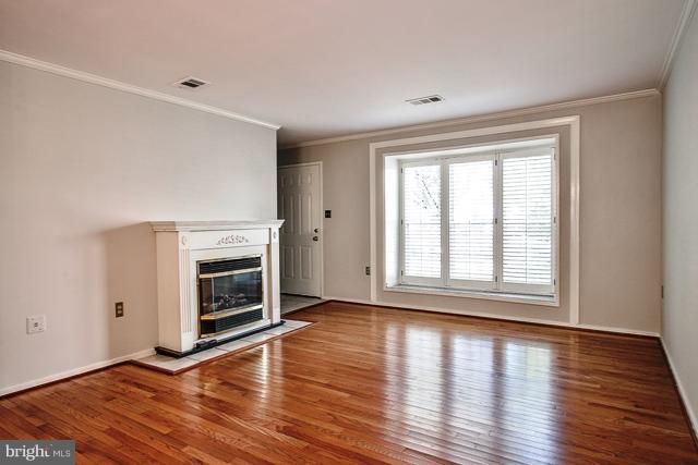 7709 Lexton Place, Unit 46 Springfield, VA 22152 - Photo 3 of 15 Living Room