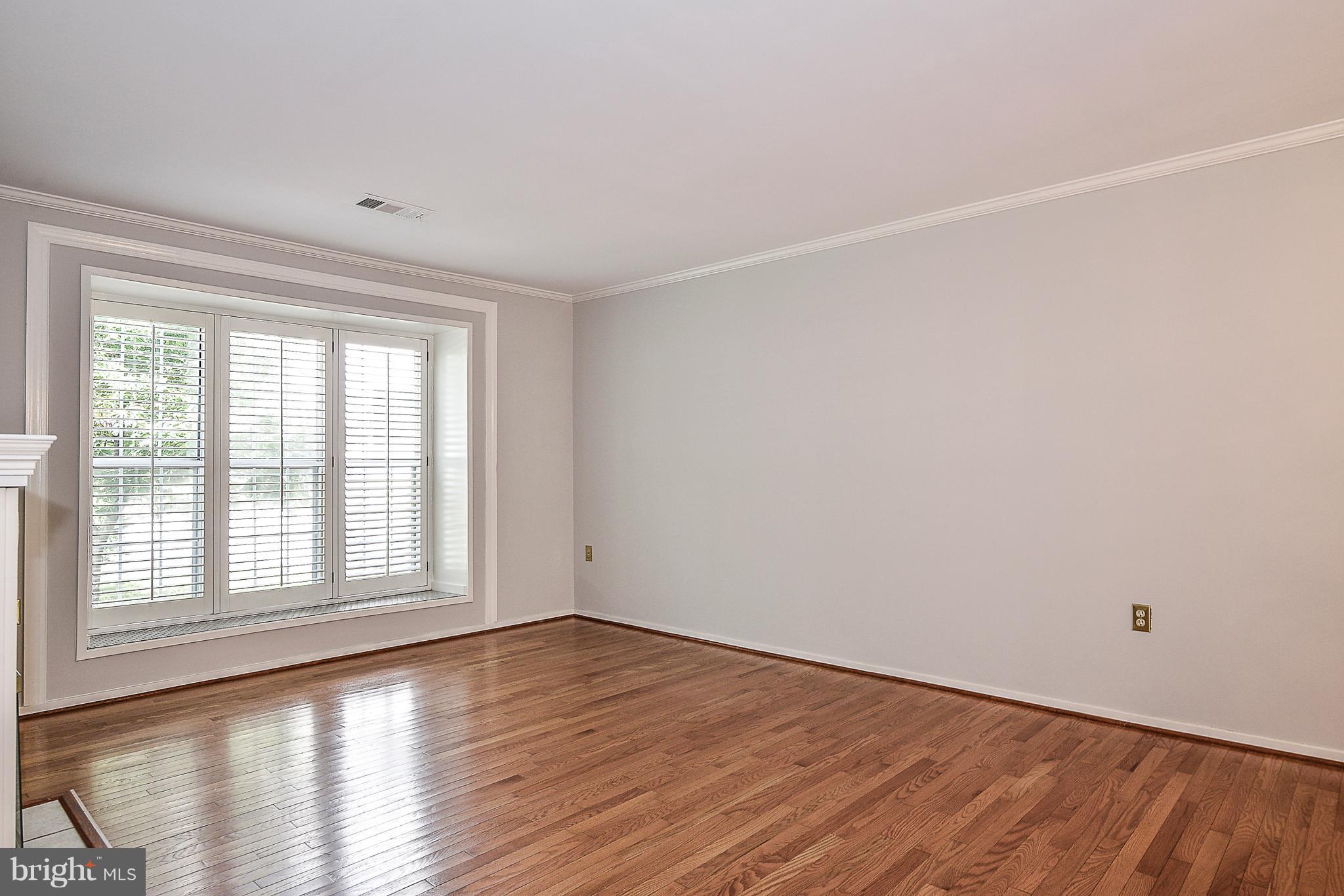 7709 Lexton Place, Unit 46 Springfield, VA 22152 - Photo 4 of 15 Living Room