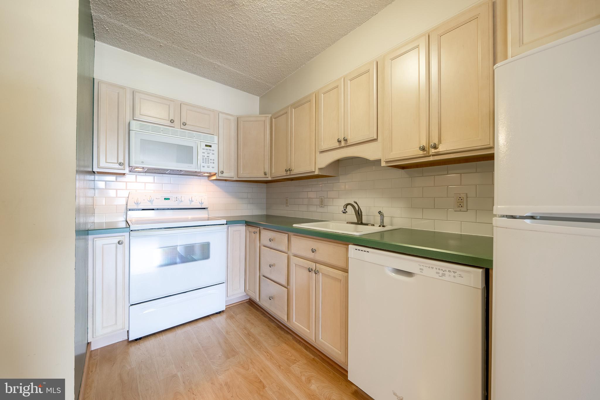 2201 Cherry Street, Unit PH4 Philadelphia, PA 19103 - Photo 4 of 19