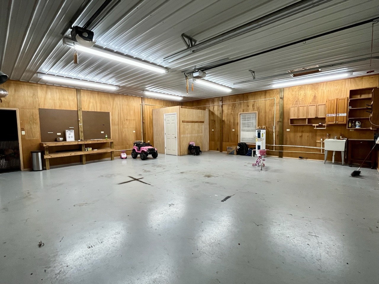 1056 Lois Ridge Road Lynchburg, TN 37352 - Photo 26 of 45 a view of a room with gym equipment