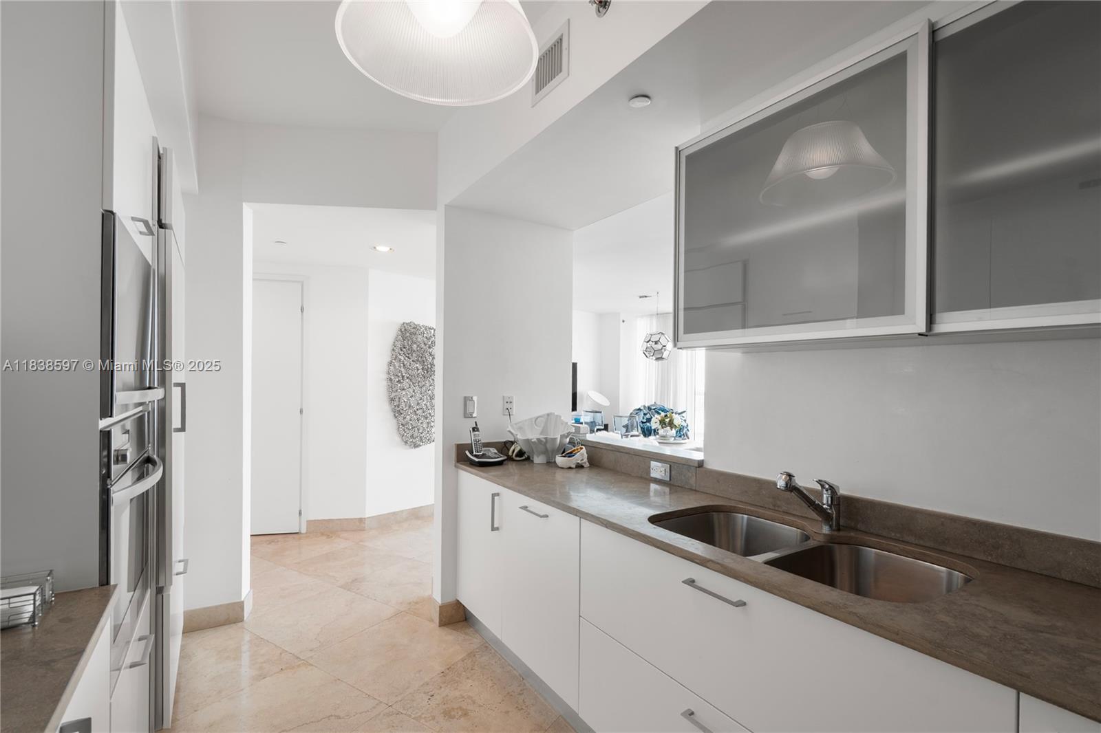 450 Alton Road, Unit 2001 Miami Beach, FL 33139 - Photo 11 of 47 Gallery Image 11