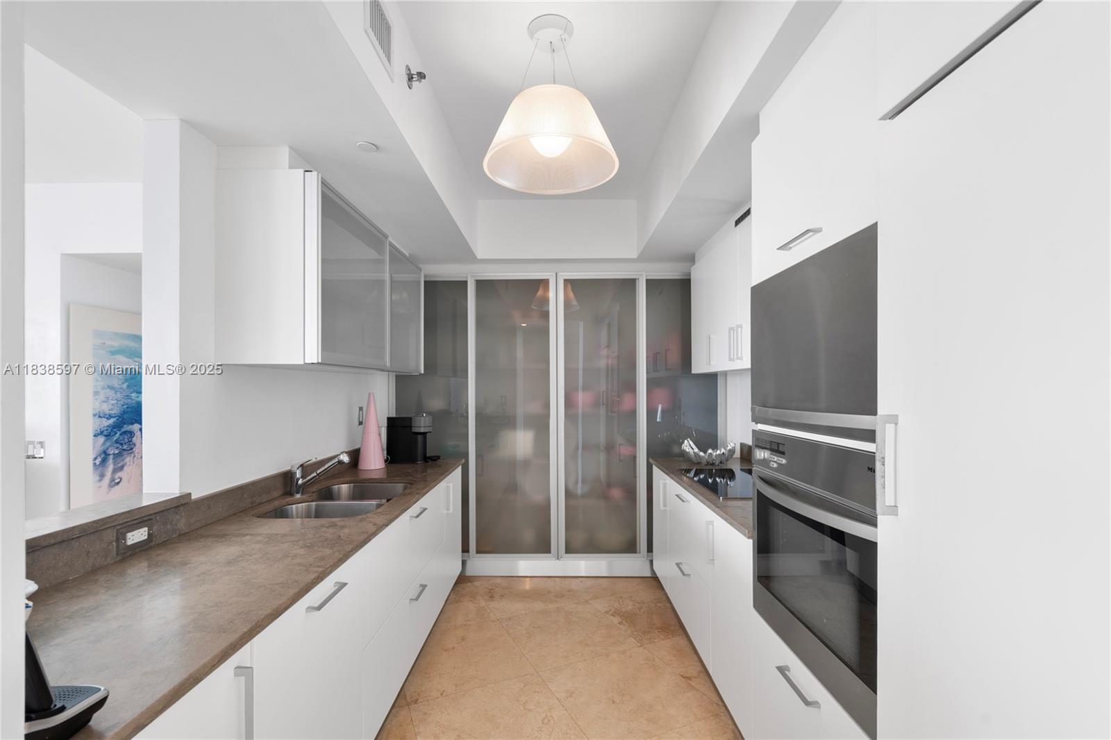 450 Alton Road, Unit 2001 Miami Beach, FL 33139 - Photo 12 of 47 Gallery Image 12