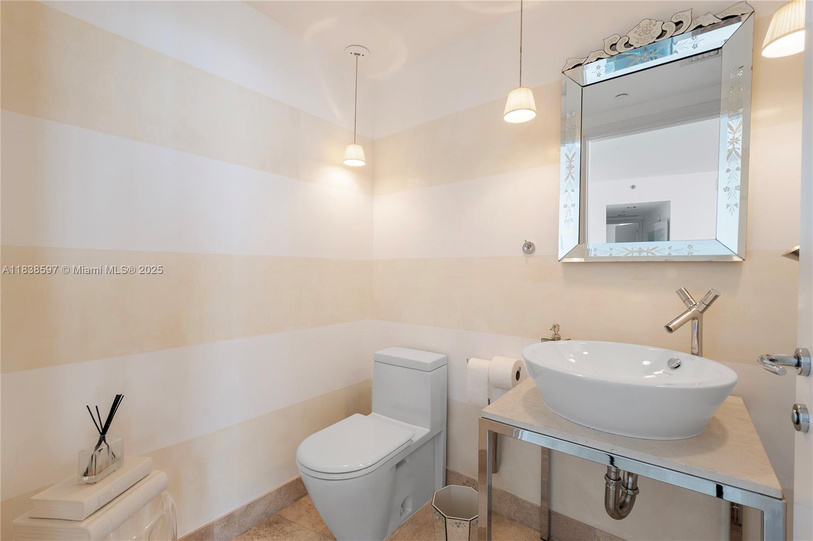 450 Alton Road, Unit 2001 Miami Beach, FL 33139 - Photo 14 of 47 Gallery Image 14