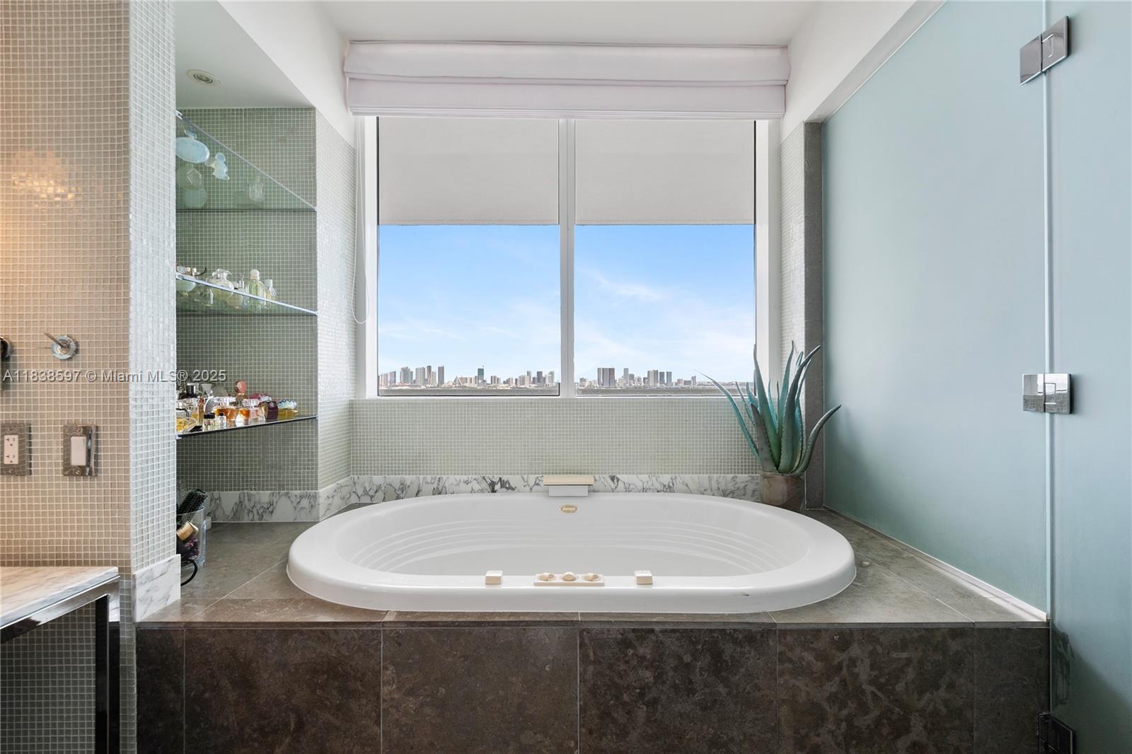 450 Alton Road, Unit 2001 Miami Beach, FL 33139 - Photo 33 of 47 Gallery Image 33