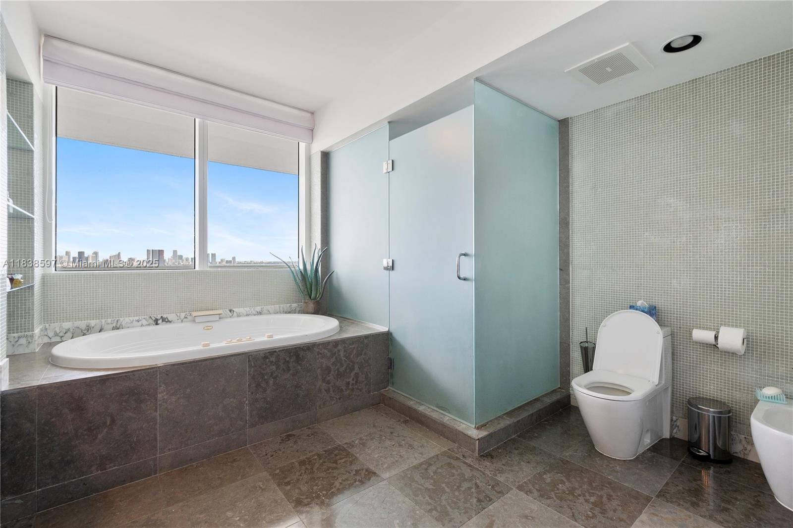 450 Alton Road, Unit 2001 Miami Beach, FL 33139 - Photo 34 of 47 Gallery Image 34