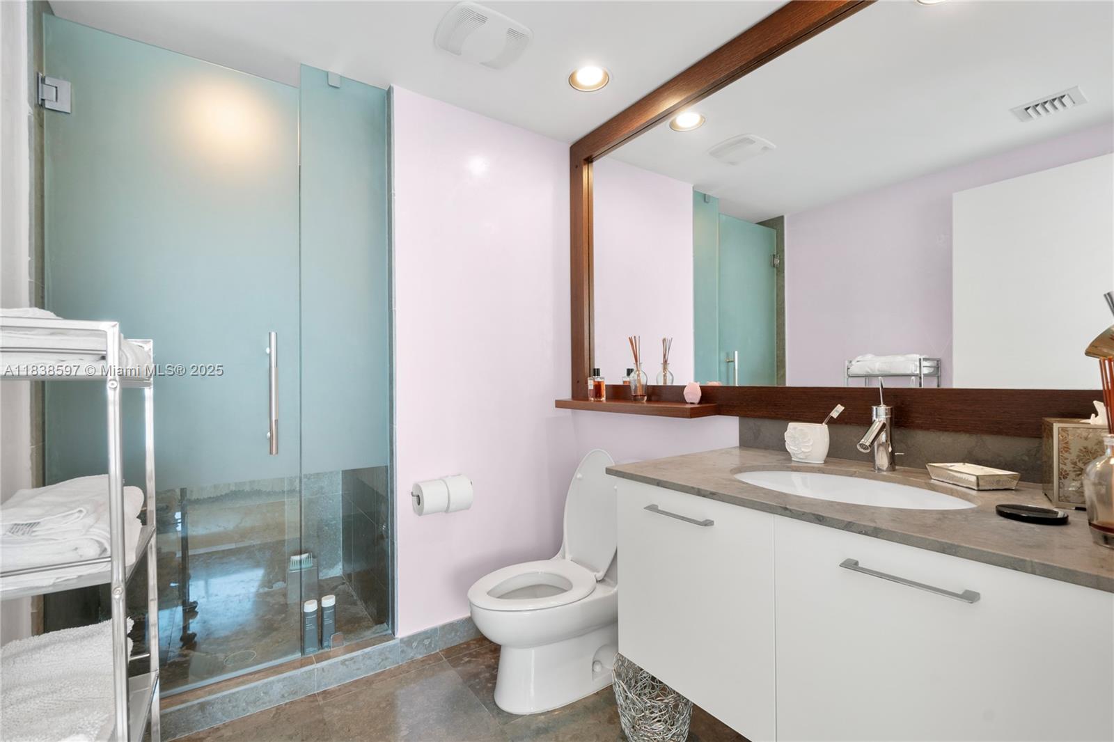 450 Alton Road, Unit 2001 Miami Beach, FL 33139 - Photo 40 of 47 Gallery Image 40
