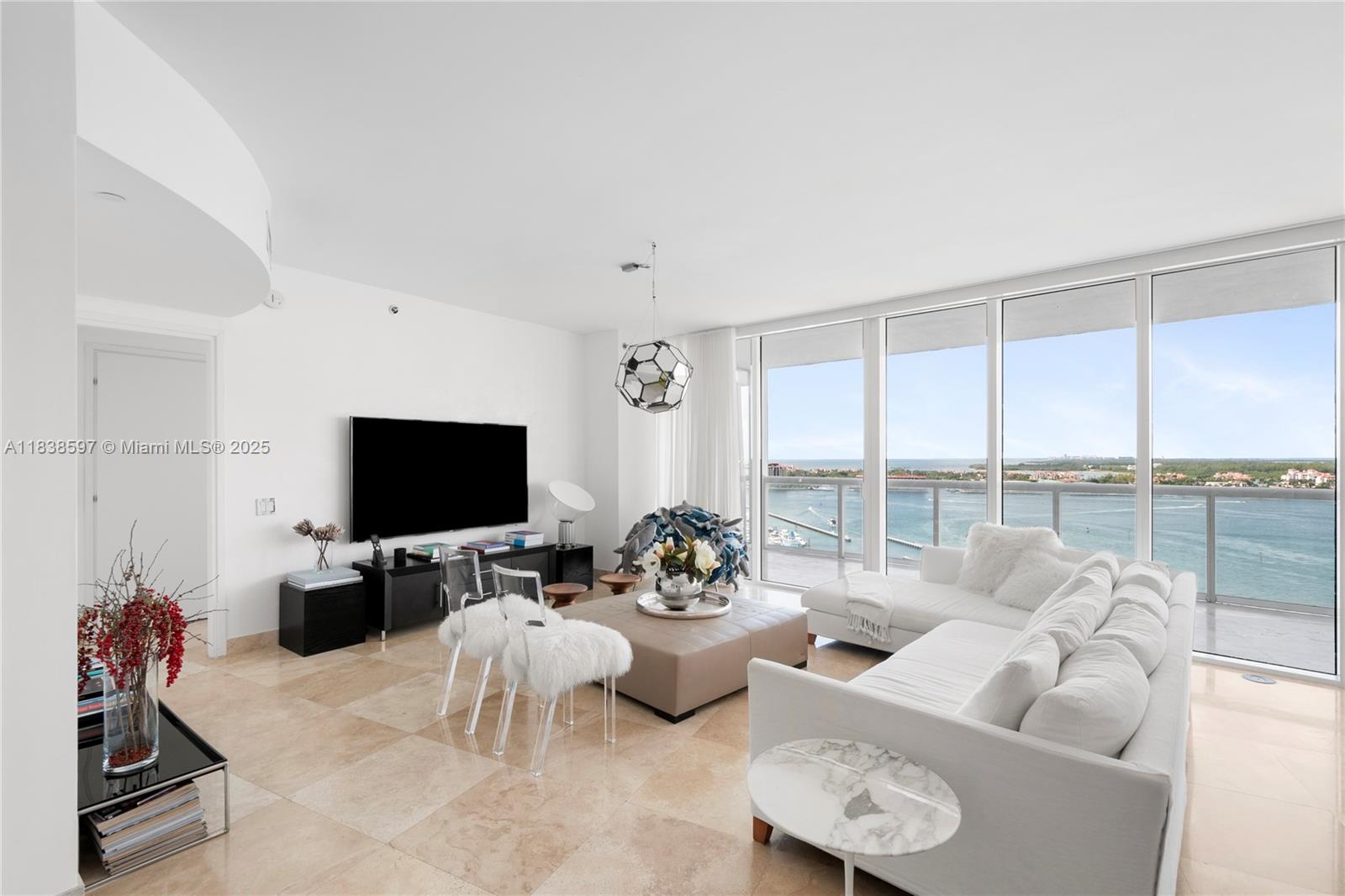 450 Alton Road, Unit 2001 Miami Beach, FL 33139 - Photo 4 of 47 Gallery Image 4