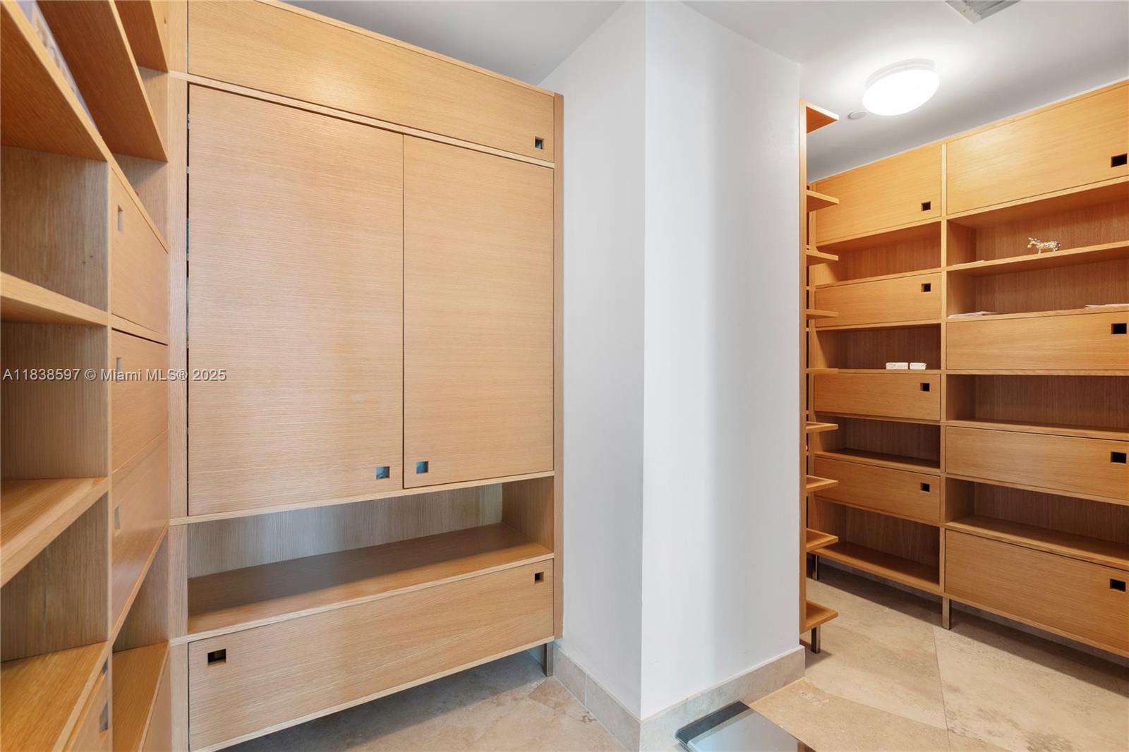 450 Alton Road, Unit 2001 Miami Beach, FL 33139 - Photo 41 of 47 Gallery Image 41