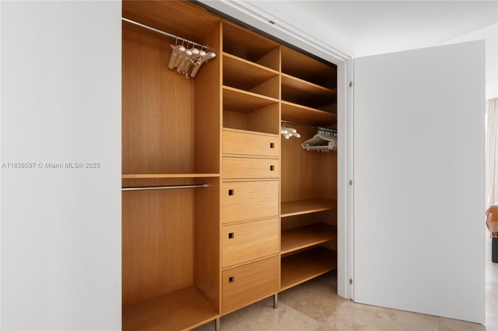 450 Alton Road, Unit 2001 Miami Beach, FL 33139 - Photo 42 of 47 Gallery Image 42