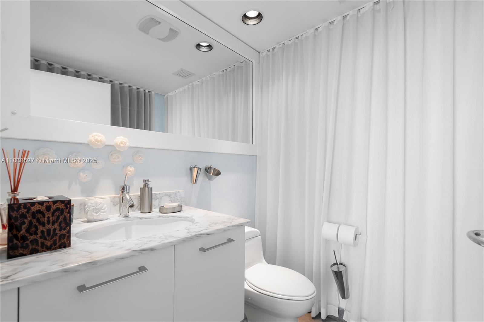 450 Alton Road, Unit 2001 Miami Beach, FL 33139 - Photo 45 of 47 Gallery Image 45