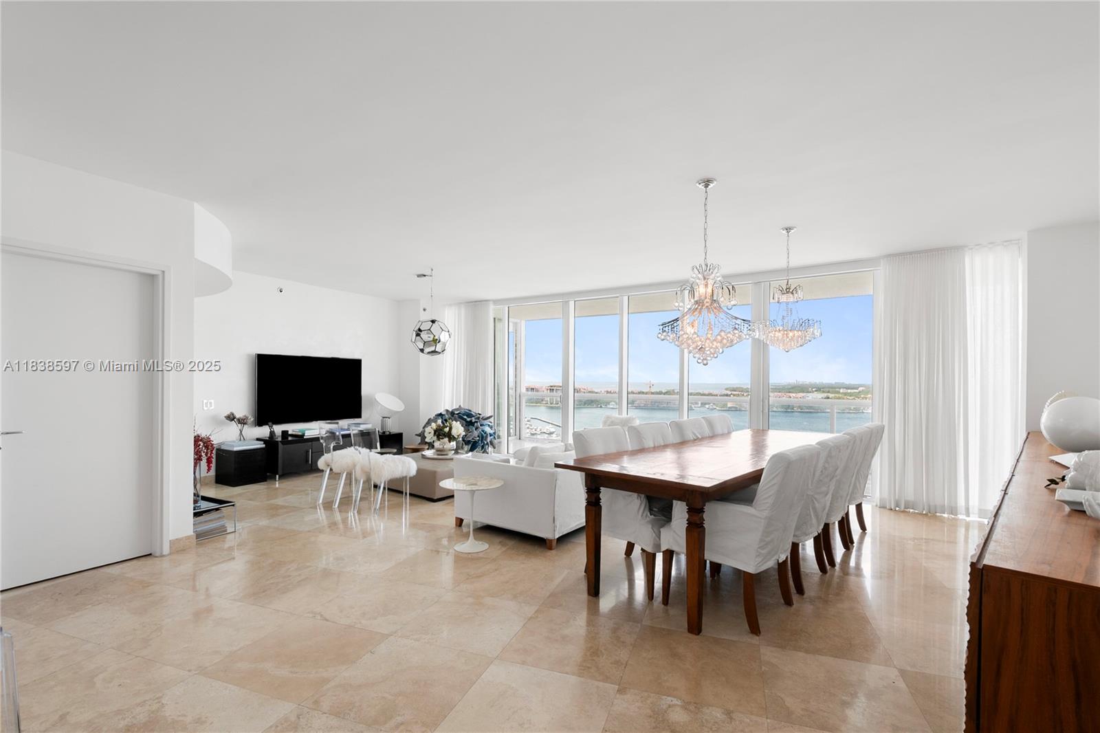 450 Alton Road, Unit 2001 Miami Beach, FL 33139 - Photo 9 of 47 Gallery Image 9