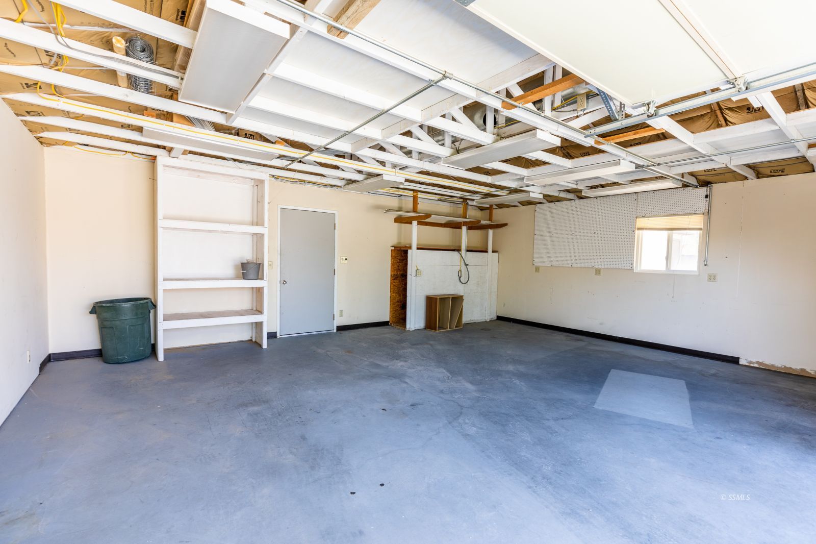 813 West Perdew Avenue Ridgecrest, CA 93555 - Photo 26 of 28