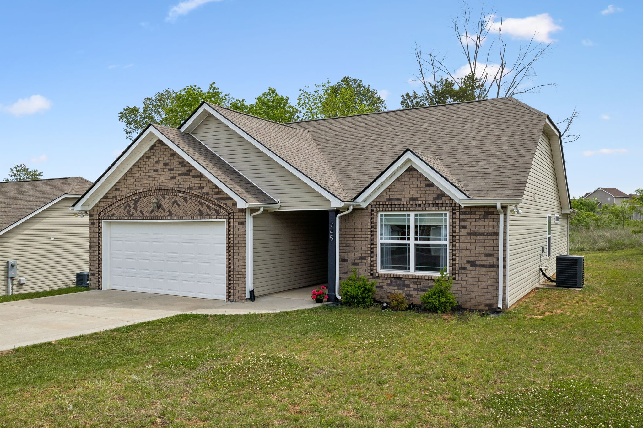 745 Cedar Lane Springfield, TN 37172 - Photo 2 of 35
