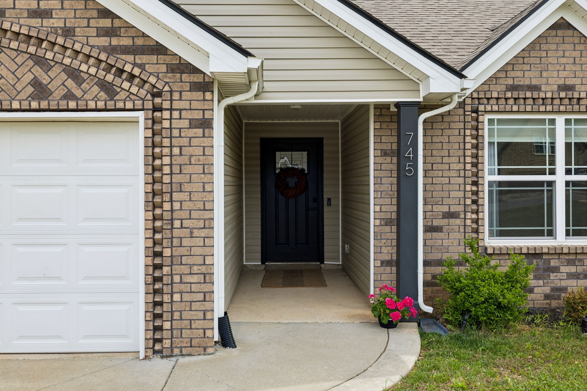 745 Cedar Lane Springfield, TN 37172 - Photo 3 of 35