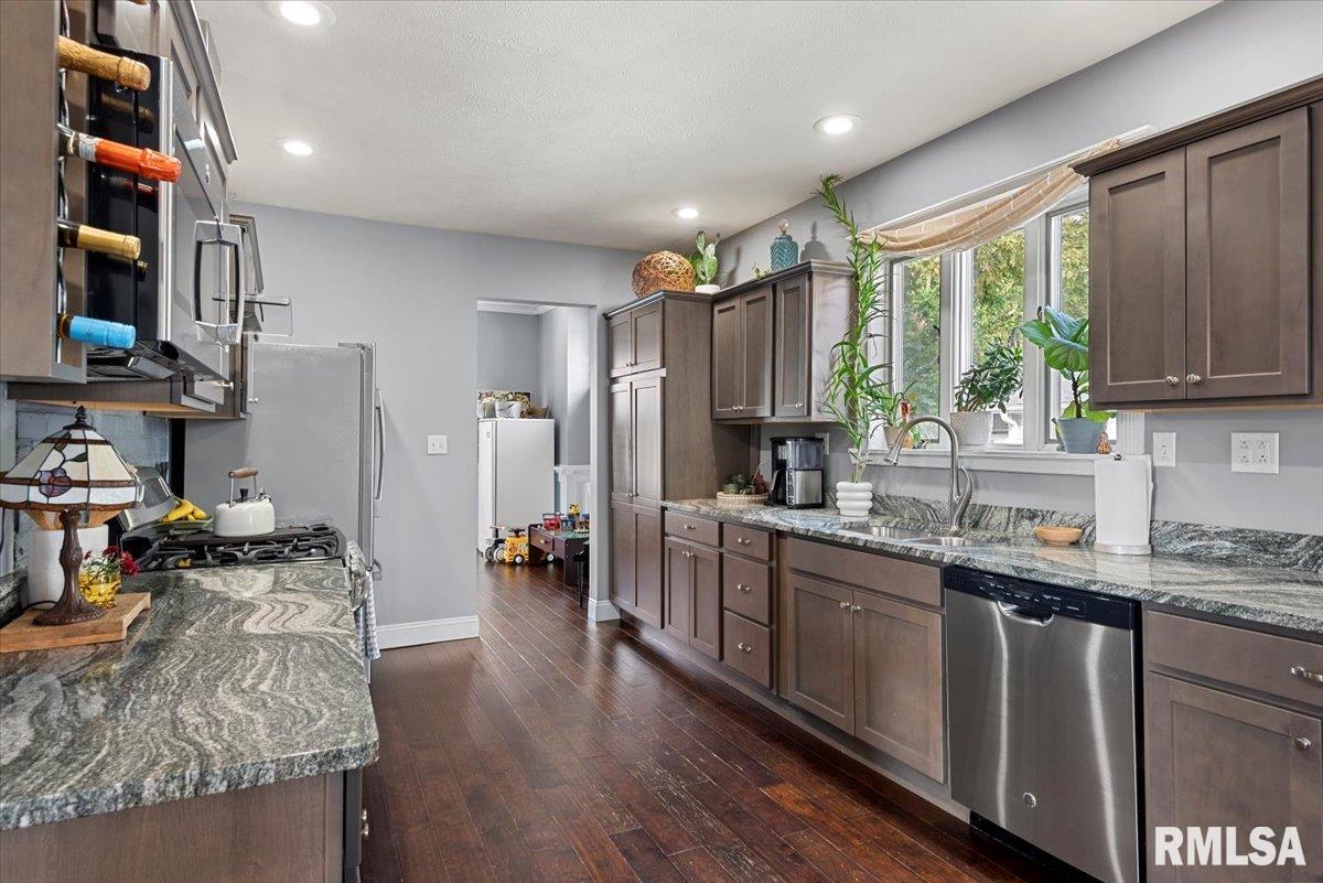 419 East Corwin Street Litchfield, IL 62056 - Photo 16 of 43