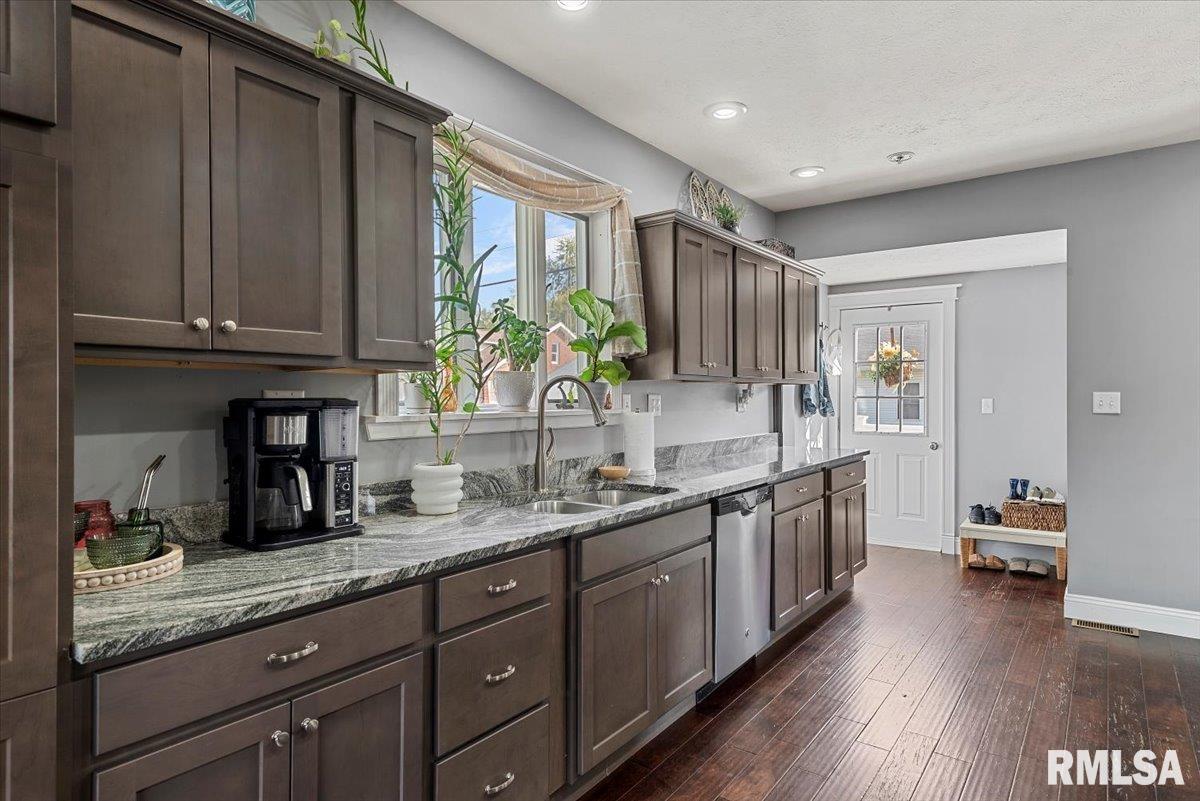 419 East Corwin Street Litchfield, IL 62056 - Photo 19 of 43