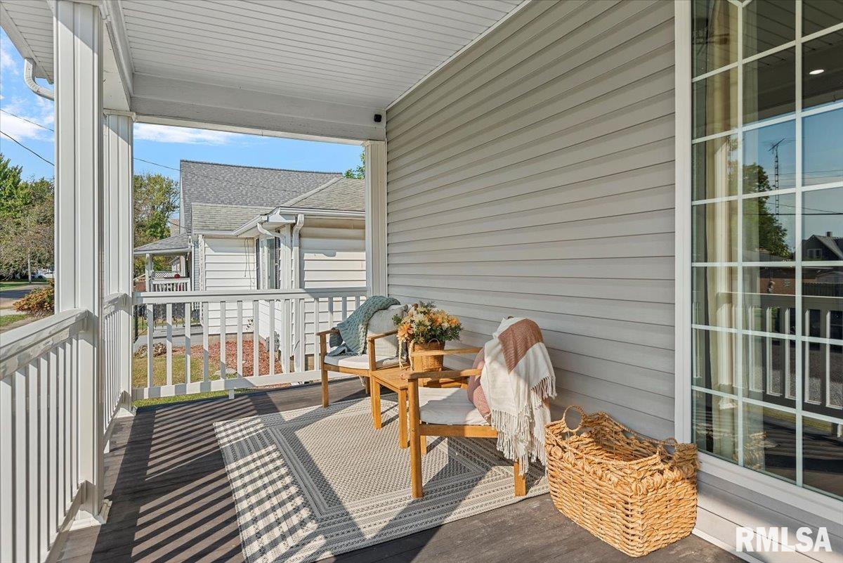 419 East Corwin Street Litchfield, IL 62056 - Photo 4 of 43