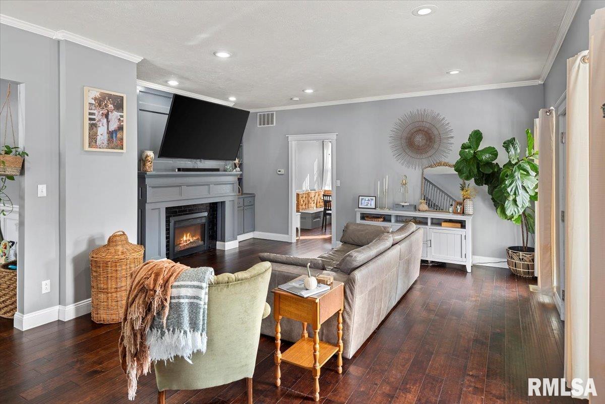 419 East Corwin Street Litchfield, IL 62056 - Photo 9 of 43