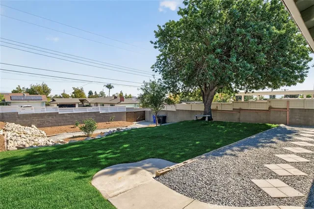 a view of a backyard with plants and lake