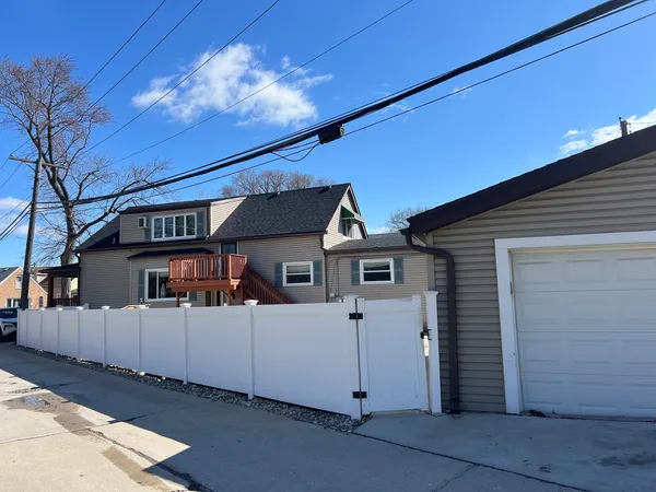 a view of a house with a backyard