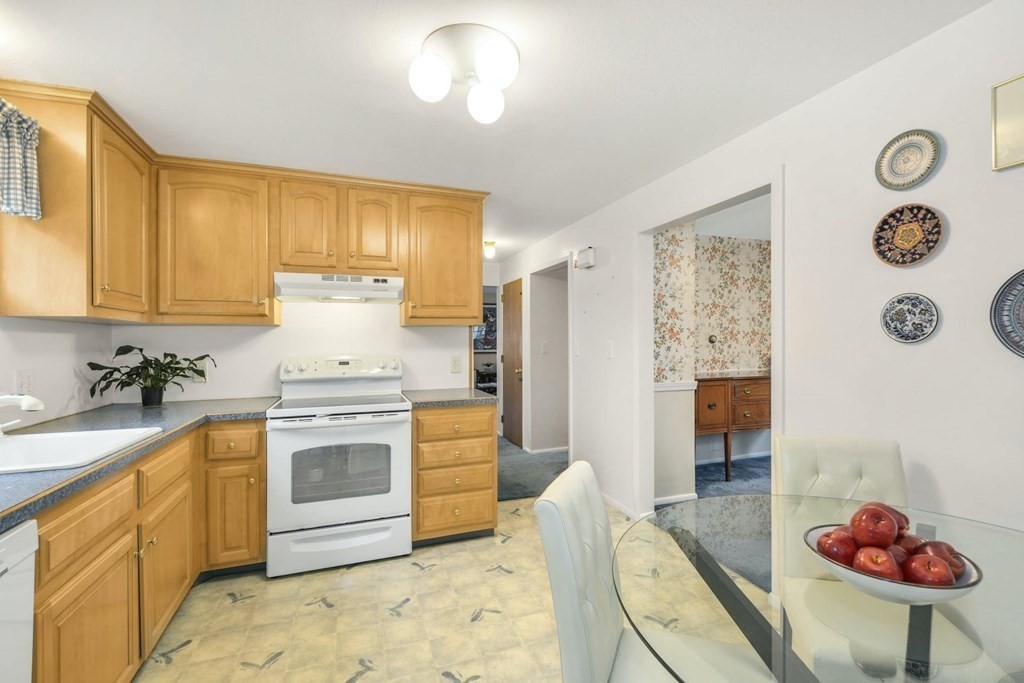 19 Rockpoint Road Southborough, MA 01772 - Photo 11 of 35 Gallery Image 11