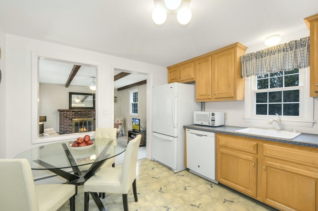 19 Rockpoint Road Southborough, MA 01772 - Photo 12 of 35 Gallery Image 12