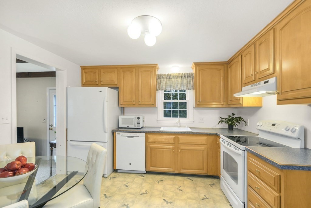 19 Rockpoint Road Southborough, MA 01772 - Photo 8 of 35 Gallery Image 8