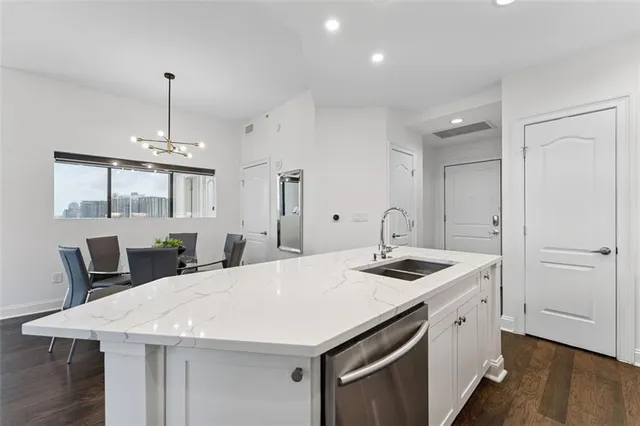 $445,000 | 2828 Peachtree Road Northwest, Unit 1704, Atlanta, GA 30305