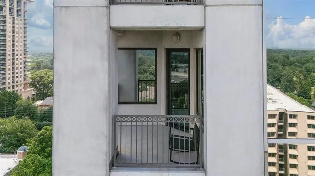 $445,000 | 2828 Peachtree Road Northwest, Unit 1704, Atlanta, GA 30305