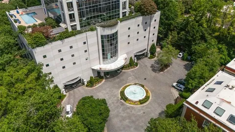$445,000 | 2828 Peachtree Road Northwest, Unit 1704, Atlanta, GA 30305