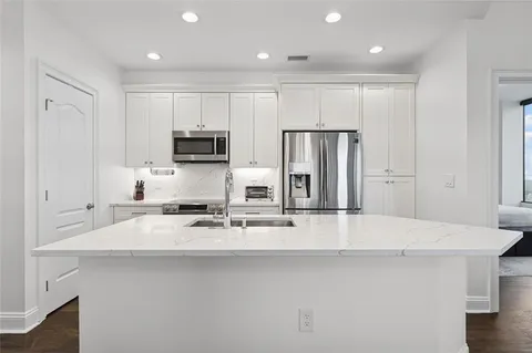 $445,000 | 2828 Peachtree Road Northwest, Unit 1704, Atlanta, GA 30305