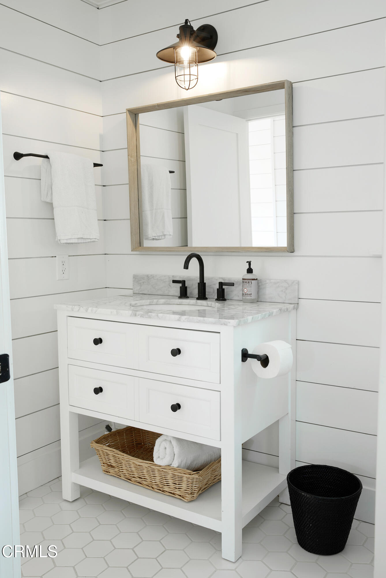 5121 Seabreeze Way Oxnard, CA 93035 - Photo 11 of 31 MLS_Realtor_Mandalay Shores_Oxnard_Calif