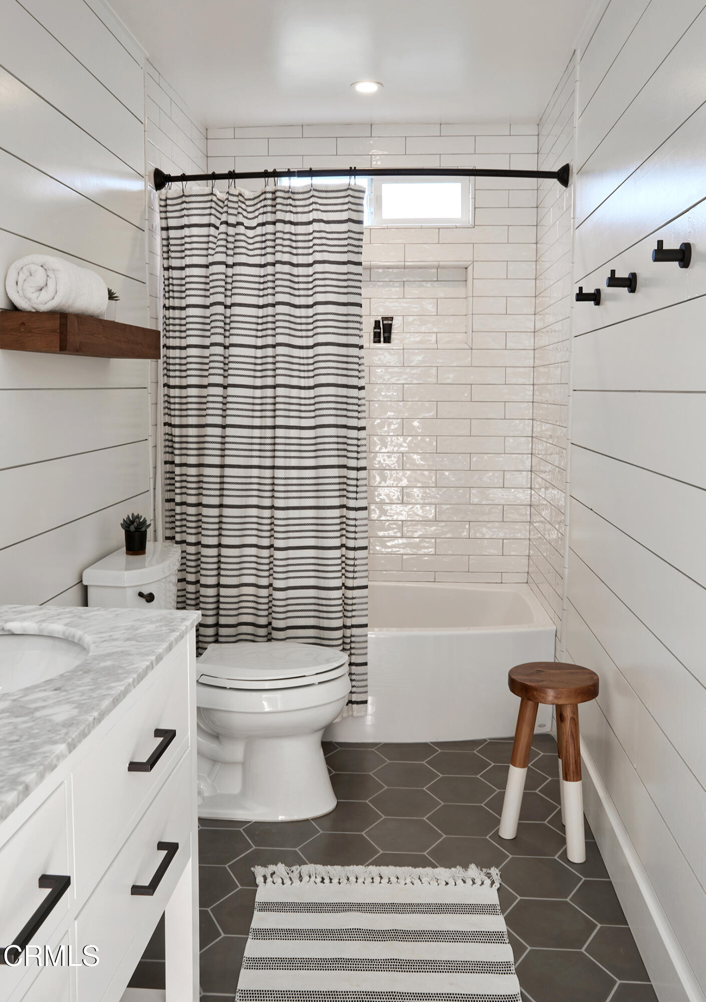 5121 Seabreeze Way Oxnard, CA 93035 - Photo 17 of 31 MLS_Oxnard_bath 2