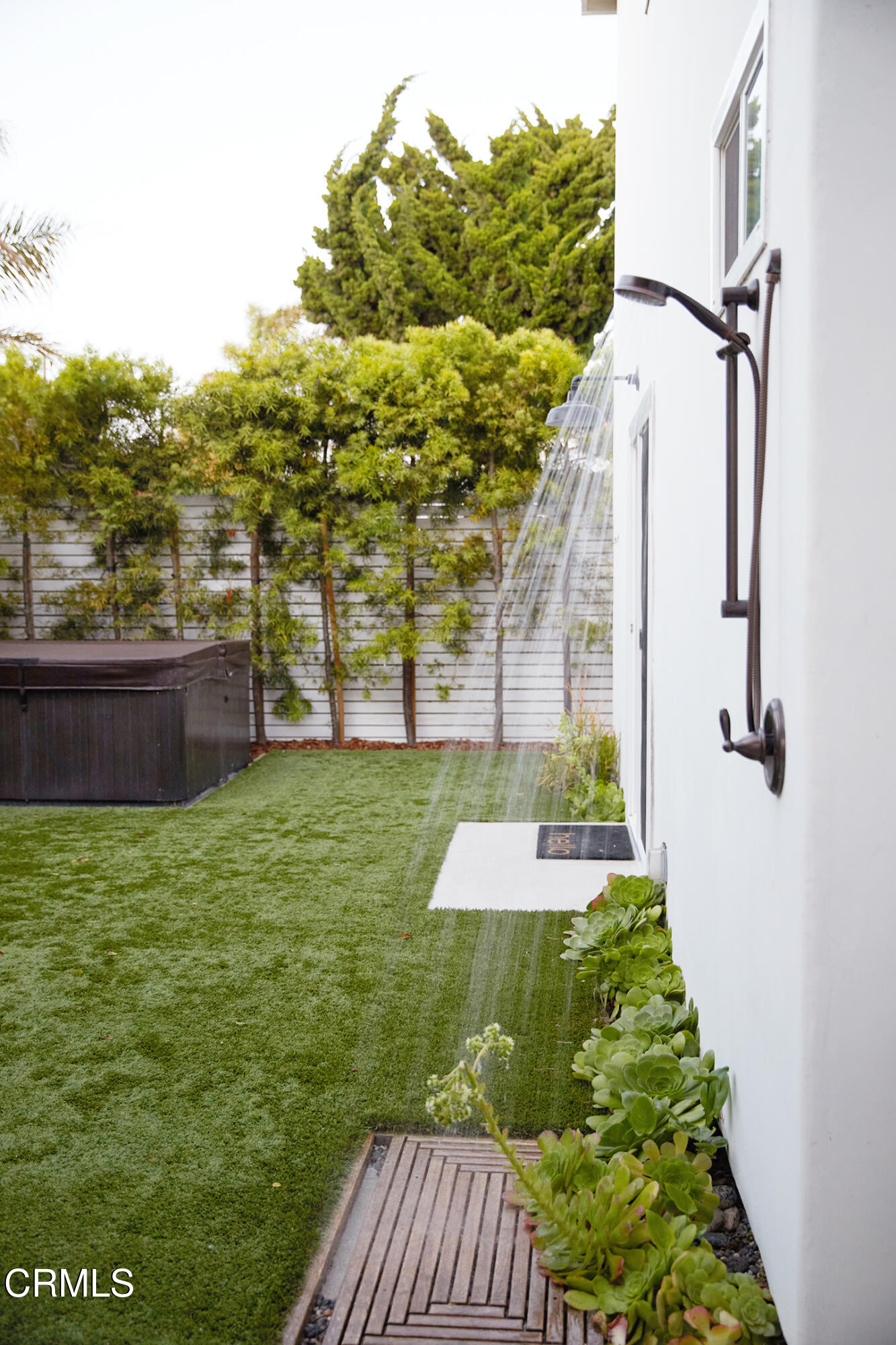 5121 Seabreeze Way Oxnard, CA 93035 - Photo 26 of 31 MLS_Oxnard_outdoor shower_1