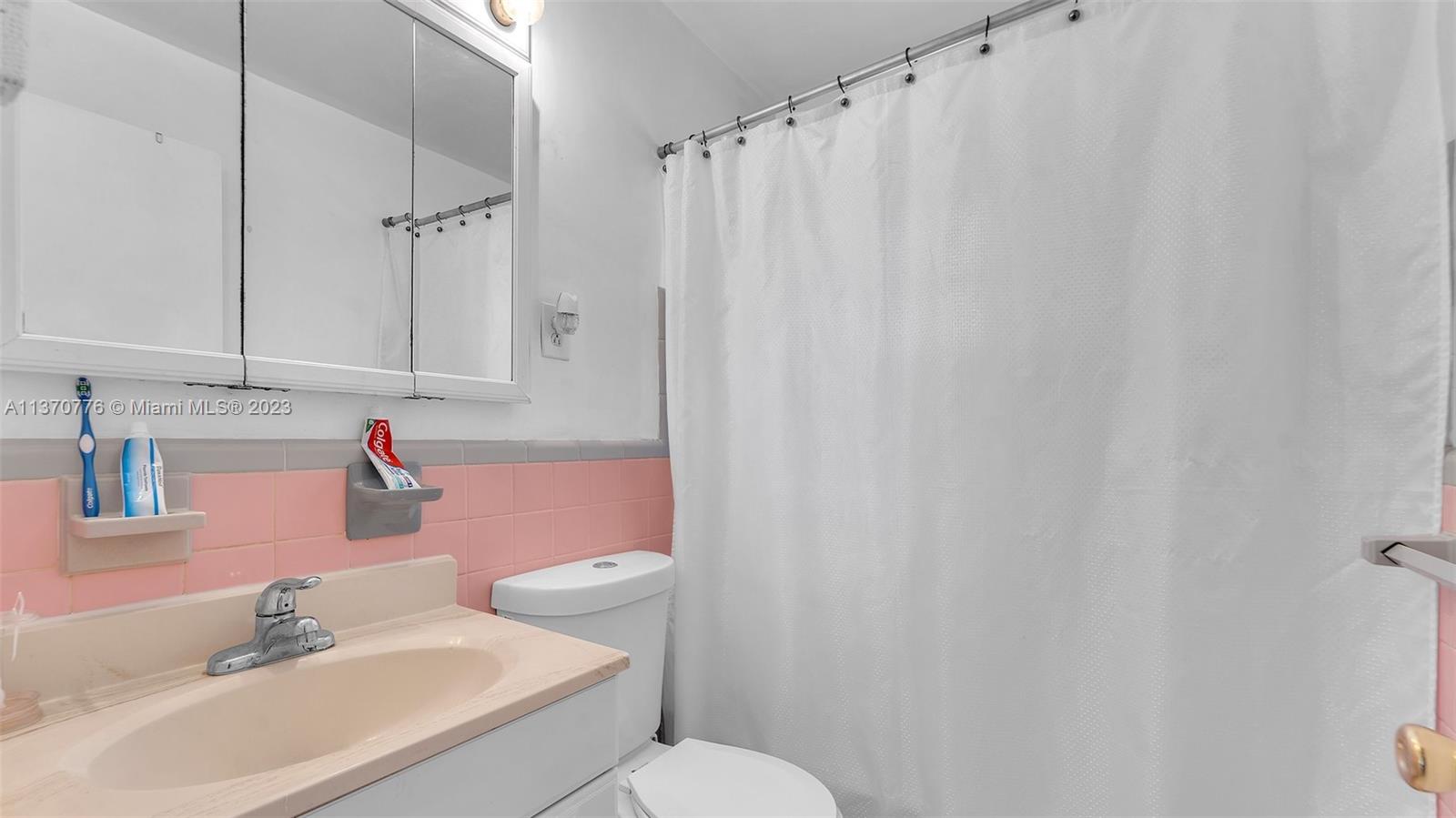 5615 Hood Street Hollywood, FL 33021 - Photo 16 of 35