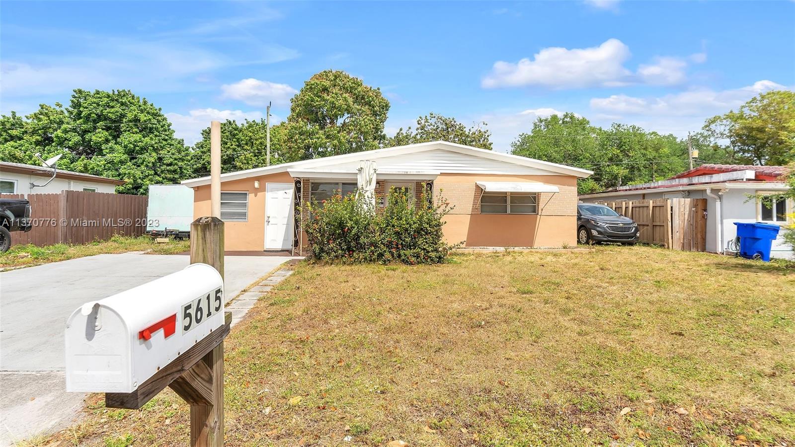 5615 Hood Street Hollywood, FL 33021 - Photo 2 of 35
