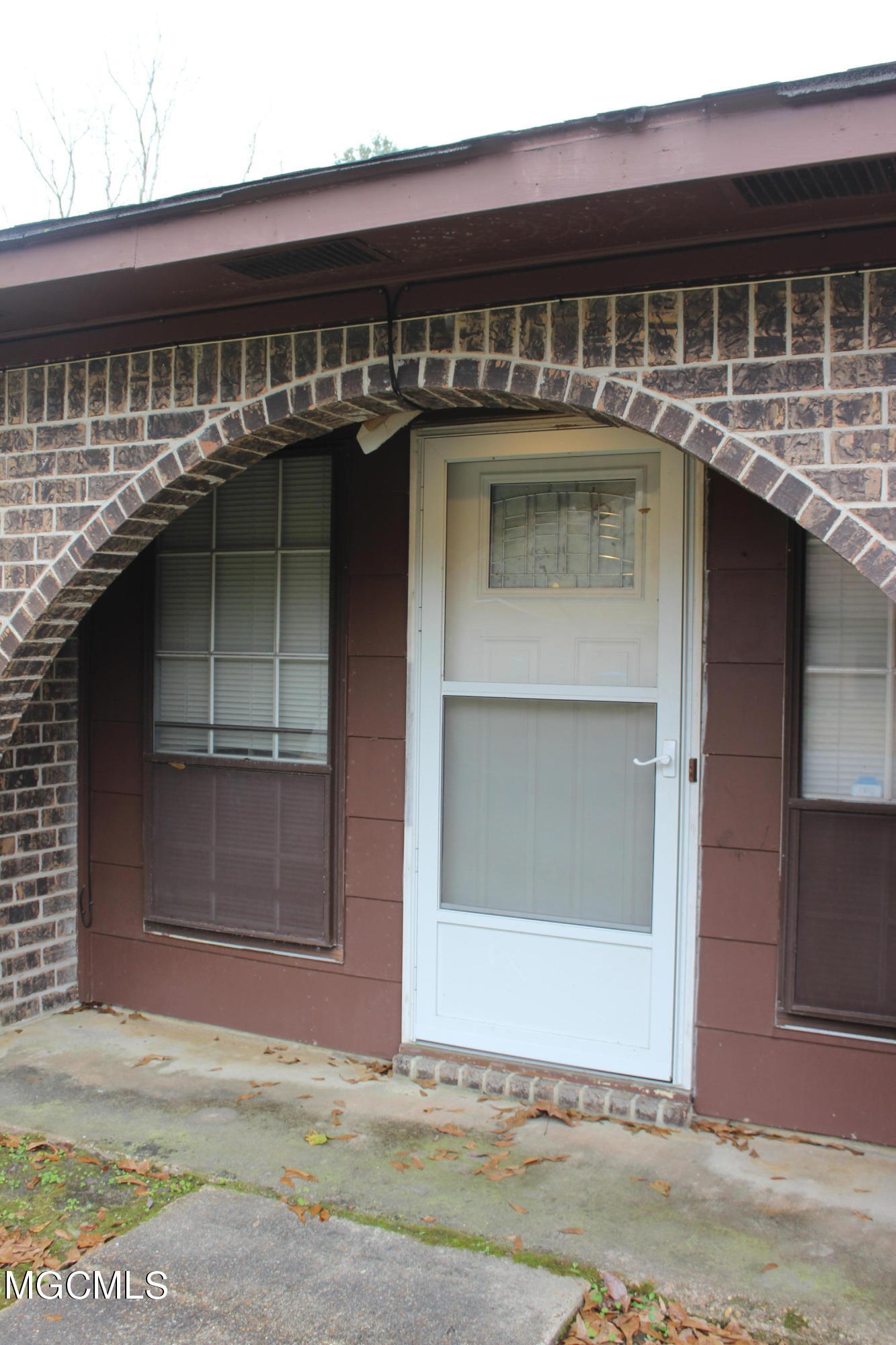 1405 Riverside Drive Gautier, MS 39553 - Photo 4 of 21 IMG_2941