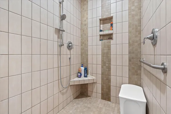 $635,000 | 17955 Ashlea Drive, Unit 10, Brookfield, WI 53045