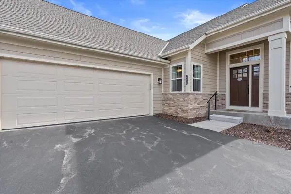 $635,000 | 17955 Ashlea Drive, Unit 10, Brookfield, WI 53045